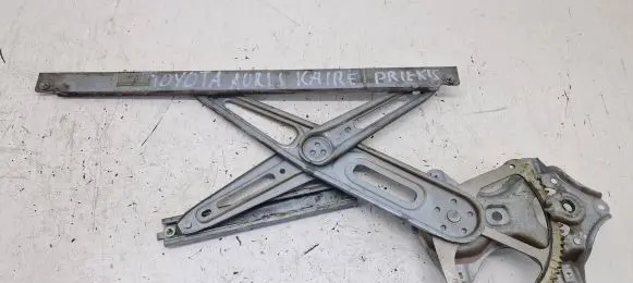 Toyota Auris 150 Front window lifting mechanism without motor