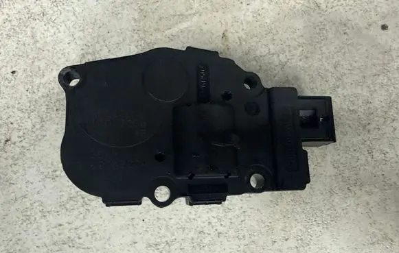 Mercedes-Benz C W204 Air flap motor/actuator K9749004 EFB330 10012008