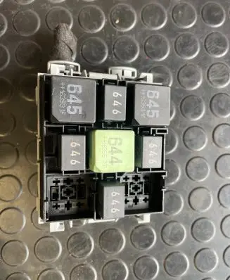 Porsche Cayenne (92A) Fuse module 4h0951253c