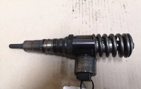 Audi A4 S4 B7 8E 8H Fuel injector 03G130073G