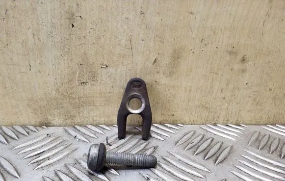 Volvo S40, V40 Fuel Injector clamp holder