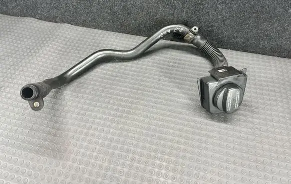 Mercedes-Benz Vito Viano W639 Oil fill pipe 