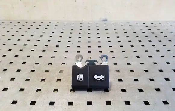 Nissan Qashqai Engine bonnet (hood) release handle