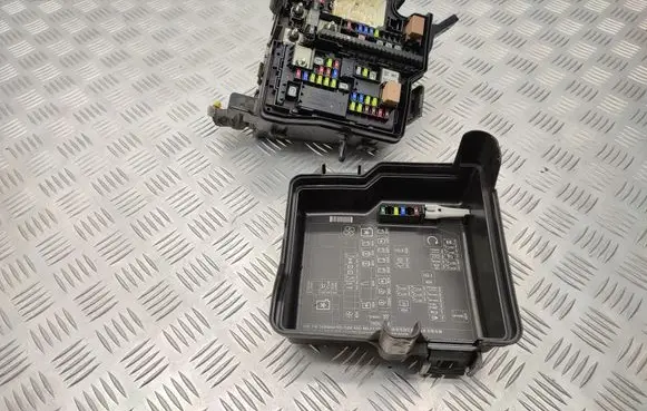 KIA Sorento Fuse module 91215C5012
