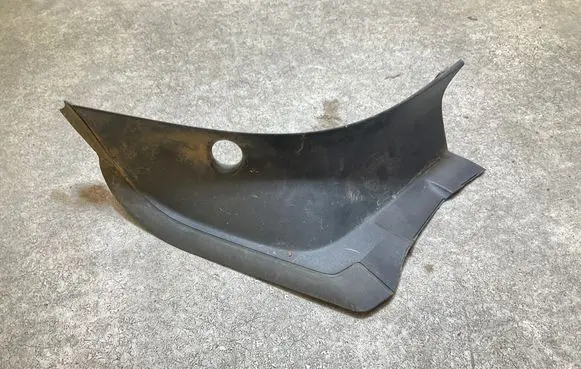 Polestar 2 Rear/tail light trim molding 32228374