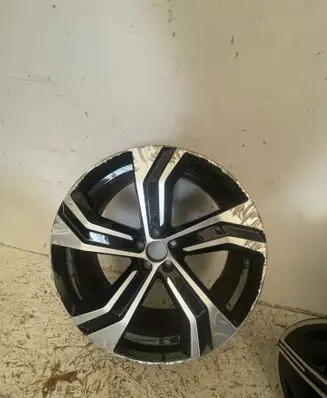 Volvo XC90 R22 alloy rim 
