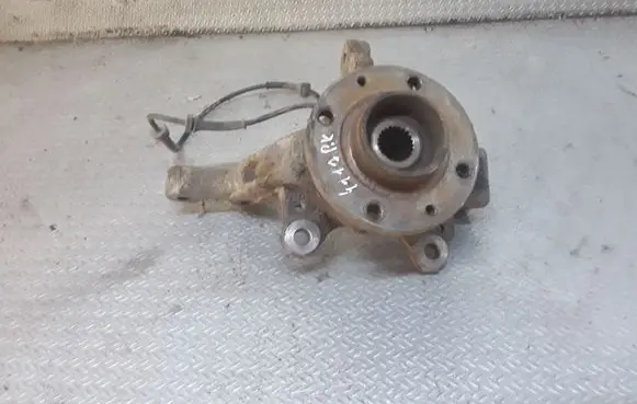 Renault Clio III Front wheel hub spindle knuckle