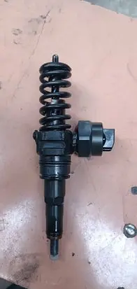 Volkswagen Golf V Fuel injector 0414720007