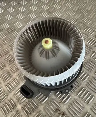 Toyota Avensis T270 Heater fan/blower AV2727008095