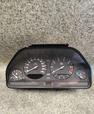 BMW 5 E34 Speedometer (instrument cluster) 922030090 NDHHB01070 11391934