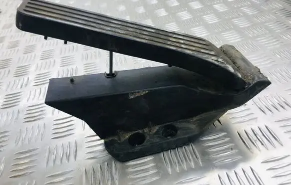 Mercedes-Benz C W204 Accelerator throttle pedal A2043000004