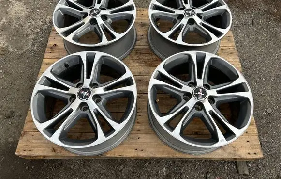 Ford Mustang V R17 alloy rim DR331007BB