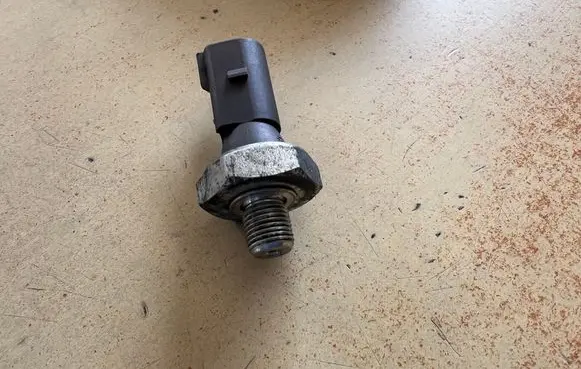 Audi Q2 - Oil pressure sensor 038919081H