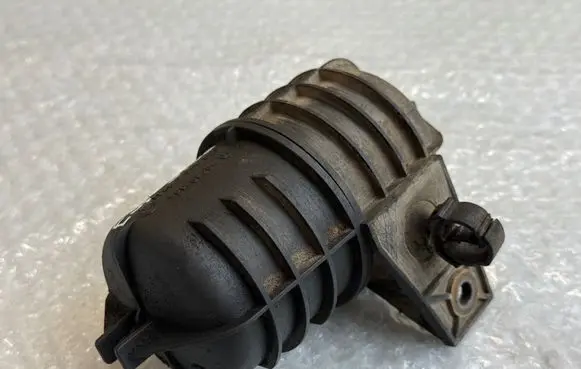 BMW 5 E39 Vacuum air tank 2247620 11652247620
