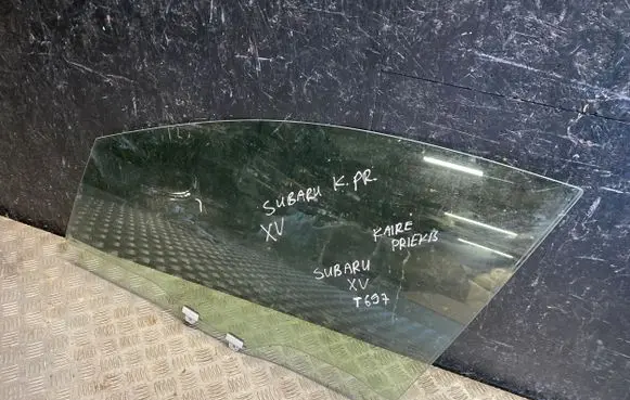Subaru XV II Front door window glass four-door 43R00019