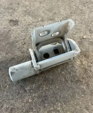 Renault Clio III Front door lower hinge 