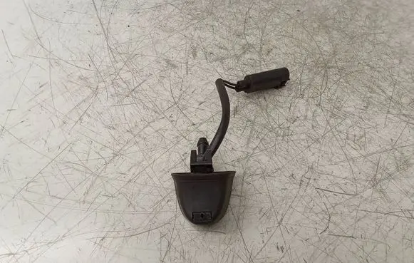 BMW 3 E90 E91 Windshield washer spray nozzle 8365385