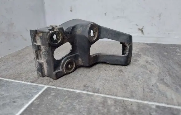 Audi A4 S4 B7 8E 8H Fender mounting bracket 8E0853922D