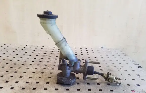 Toyota Avensis T220 Clutch master cylinder
