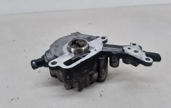 Skoda Octavia Mk2 (1Z) Vacuum pump 038145209C