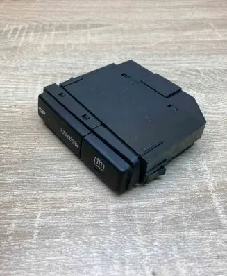 Toyota Avensis T250 Windscreen/window heater switch 8479006130C