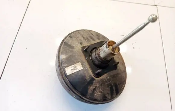 Volkswagen Golf III Brake booster 1H1612105A