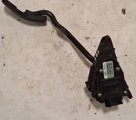 Audi A4 S4 B7 8E 8H Accelerator throttle pedal 6PV00777033 8E2721523C