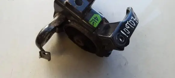 Toyota Auris 150 Engine mount bracket av84686 av-84686