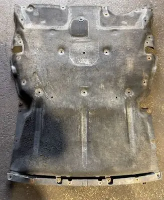 BMW 4 F36 Gran coupe Engine splash shield/under tray 7241814