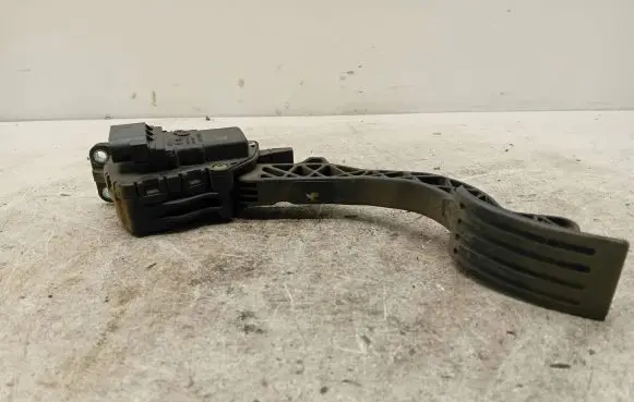 Ford C-MAX I Accelerator throttle pedal 3M519F836AF 6PV00864110