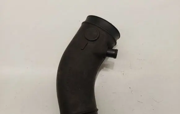 Volkswagen PASSAT B3 Air intake duct part 051133373B