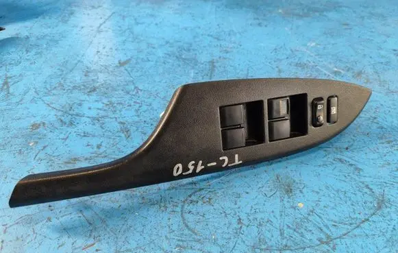 Toyota Auris 150 Electric window control switch 