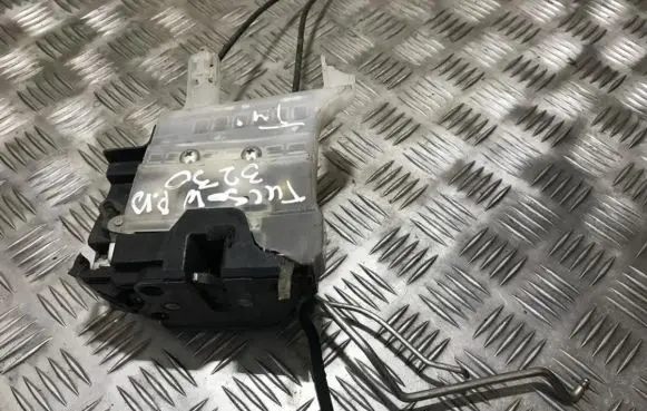 Hyundai Tucson JM Front door lock