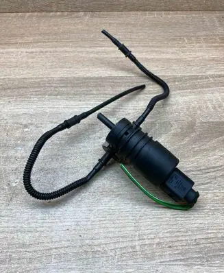 Volkswagen PASSAT B5.5 Windscreen/windshield washer pump 1J6959651 1J0973722 WITHPLUG