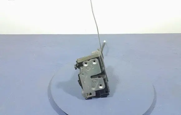 Opel Insignia A Front door lock C3039075