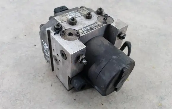 Land Rover Discovery ABS Pump 10124199