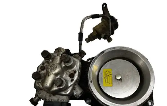 Volkswagen PASSAT B5 Fuel distributor 0438101035 0438121087 048133353
