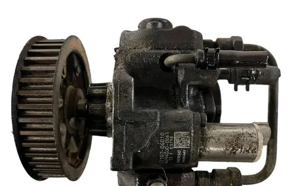Toyota Avensis T250 Fuel injection high pressure pump 221000G010