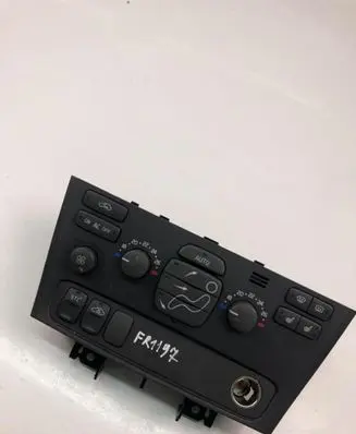 Volvo V70 Climate control unit 8691876