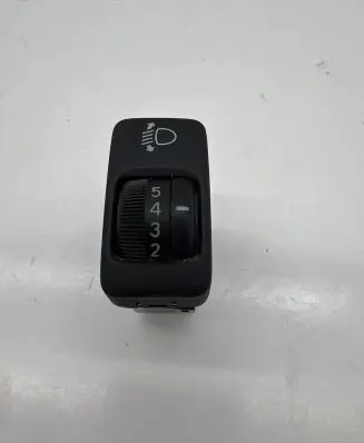 Toyota Land Cruiser (J100) Headlight level height control switch