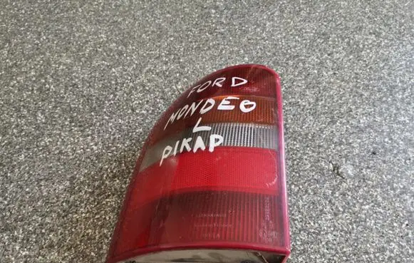 Ford Mondeo MK II Rear/tail lights 93BG13N004EB