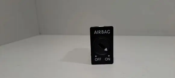 Passenger airbag on/off switch