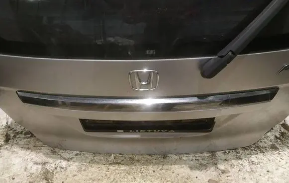 Honda FR-V Trunk door license plate light bar 