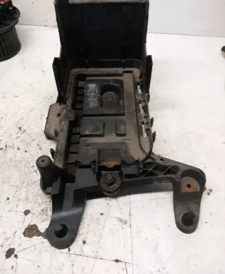 Volkswagen PASSAT B6 Battery tray 1K0915333C