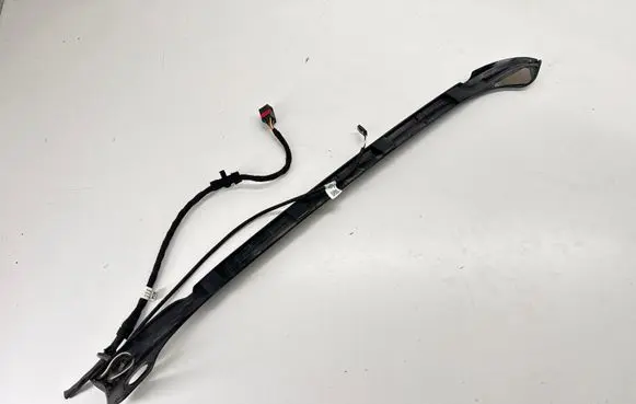 Volkswagen Touareg II Other trunk/boot trim element 7P6827711