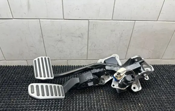 Volvo V60 Accelerator throttle pedal 31329060 31302351