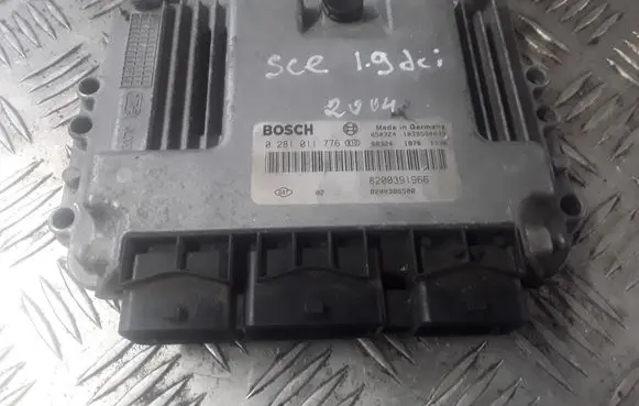 Renault Megane II Engine control unit/module 0281011776