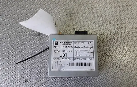 Opel Vectra C Aerial antenna amplifier 13111066