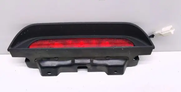 Third/center stoplight