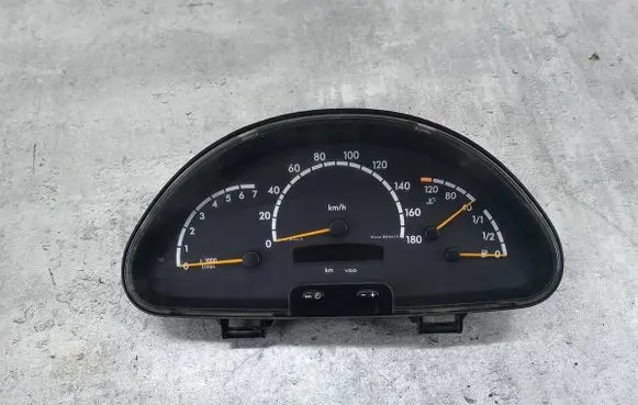 Speedometer (instrument cluster)